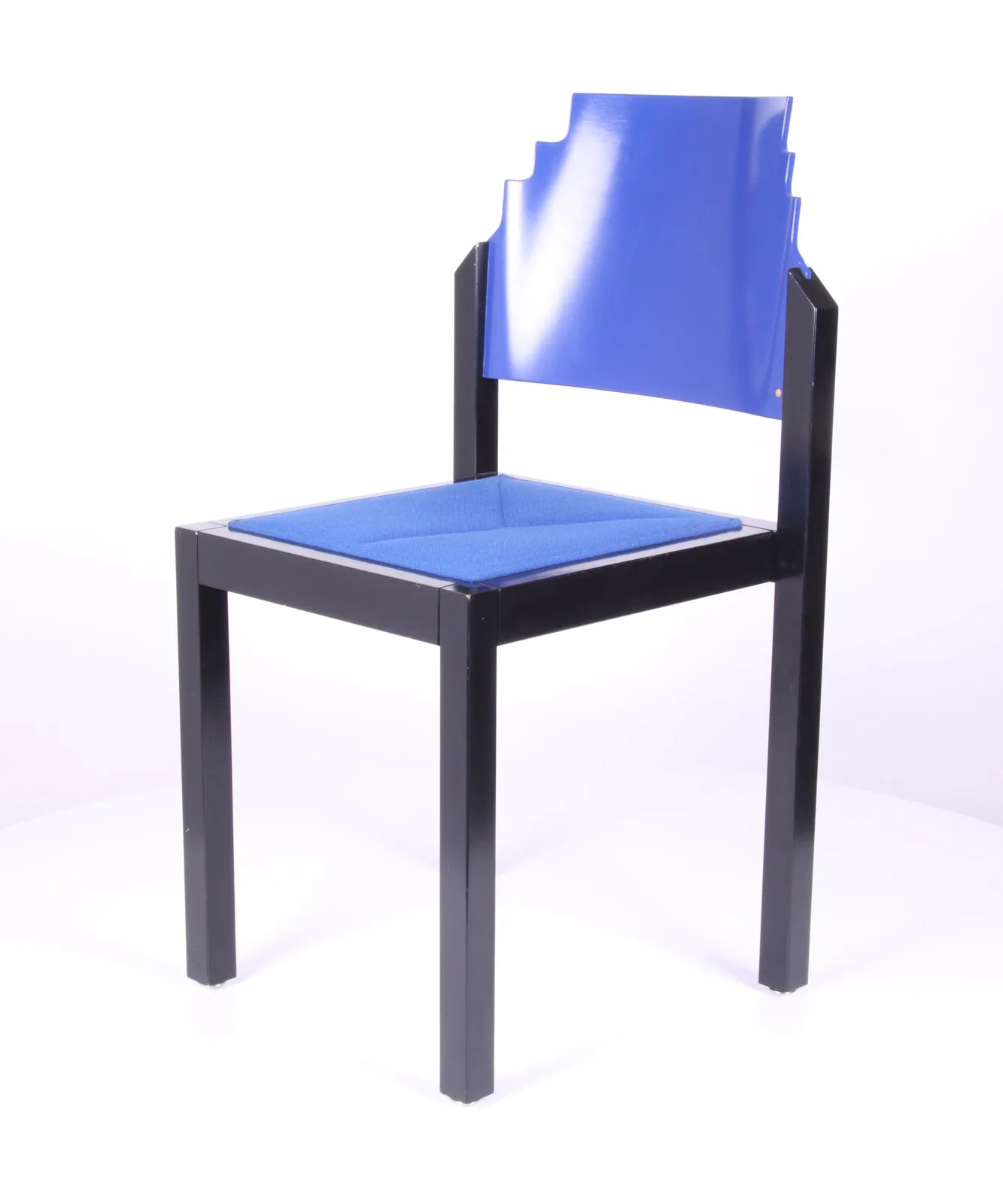 Formholz-Armlehnstuhl, blau-schwarz Ansicht 2