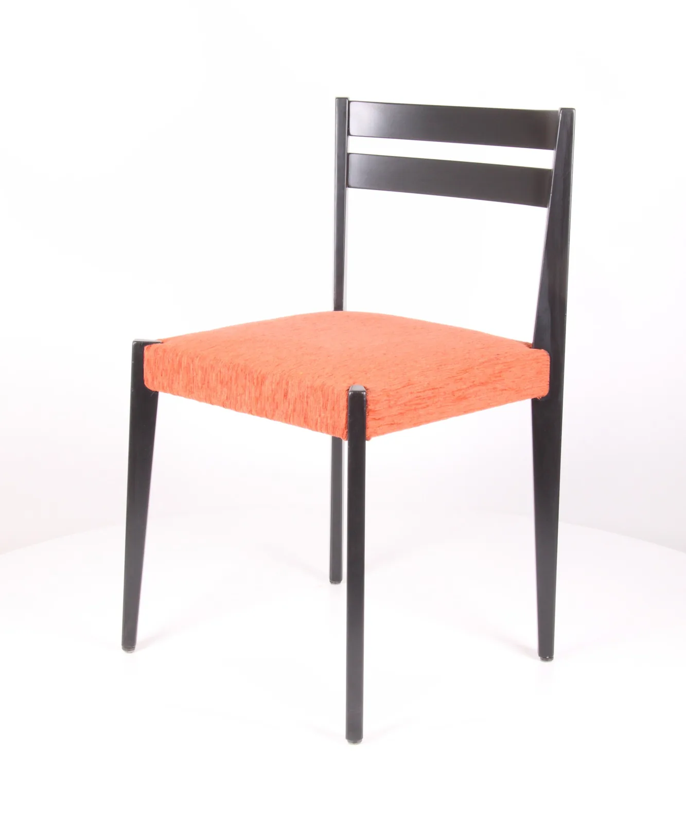 Thonet Stuhl mit geraden Beinen und Polstersitz Ansicht 2