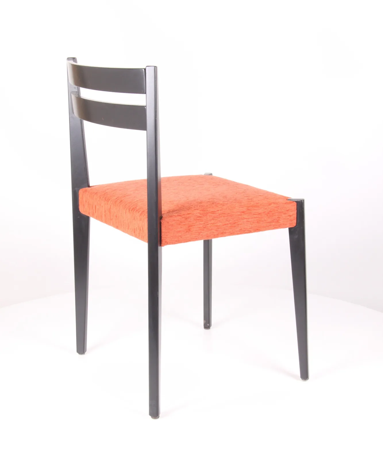 Thonet Stuhl mit geraden Beinen und Polstersitz Ansicht 5