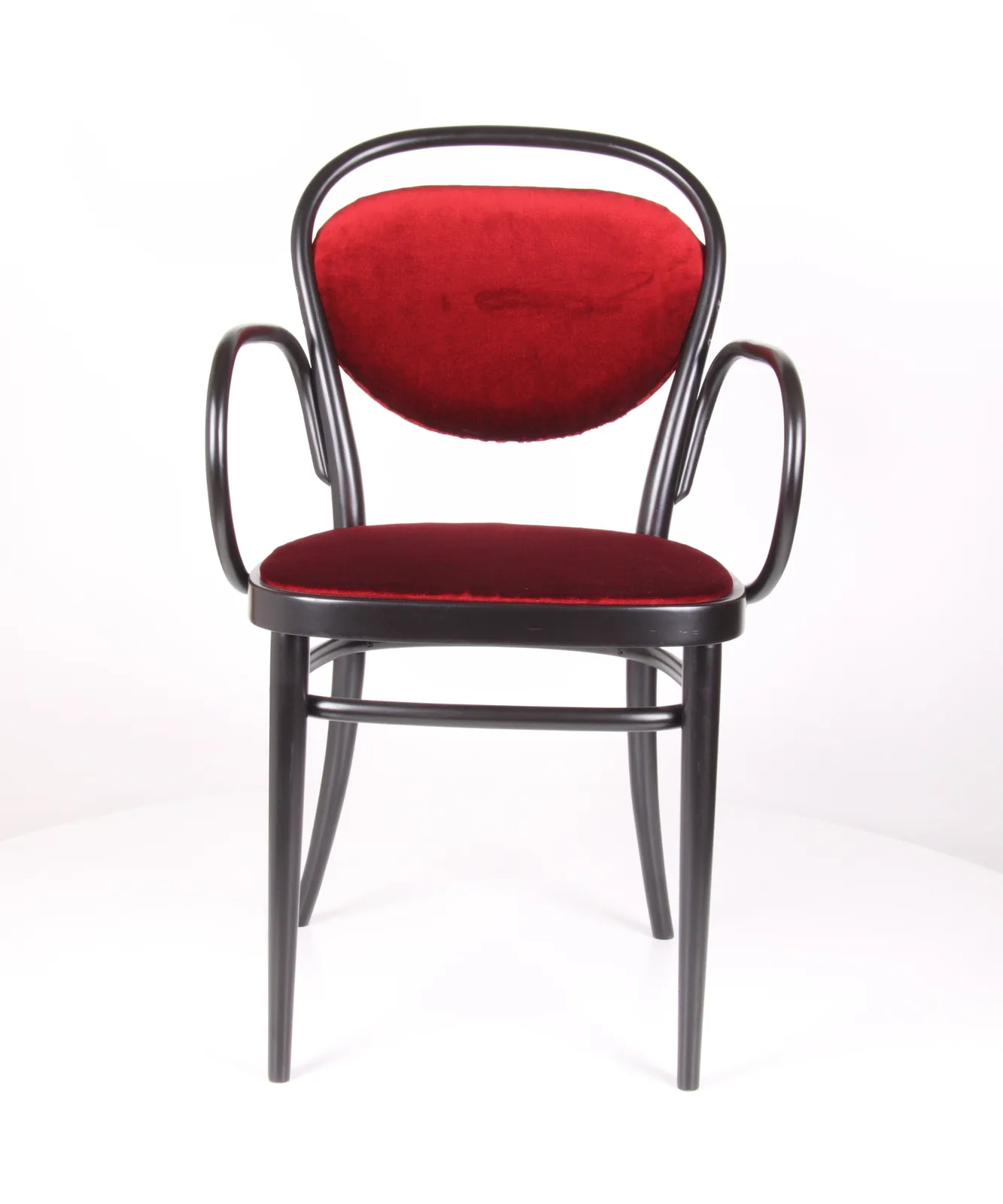 Thonet Bugholz-Armlehnstuhl mit rotem Polster