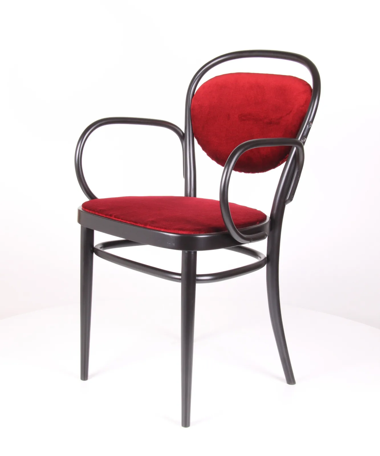 Thonet Bugholz-Armlehnstuhl mit rotem Polster Ansicht 2