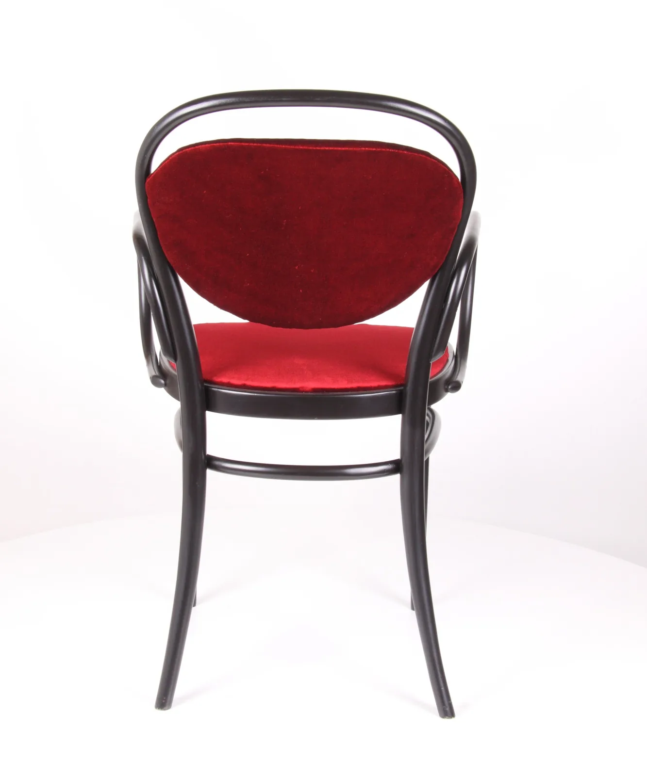 Thonet Bugholz-Armlehnstuhl mit rotem Polster Ansicht 4