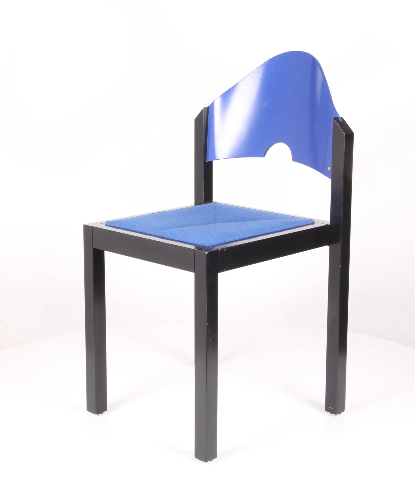 Formholzstuhl, blau-schwarz Ansicht 2
