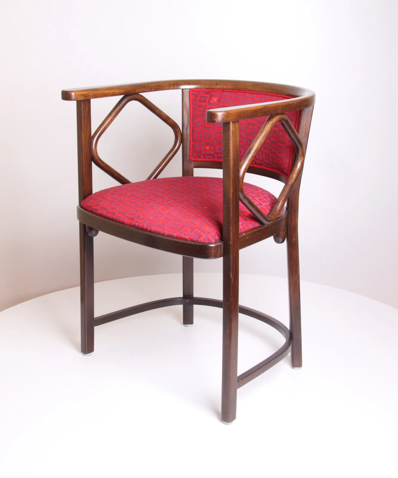 Thonet Armstuhl im Fledermaus-Stil Ansicht 2