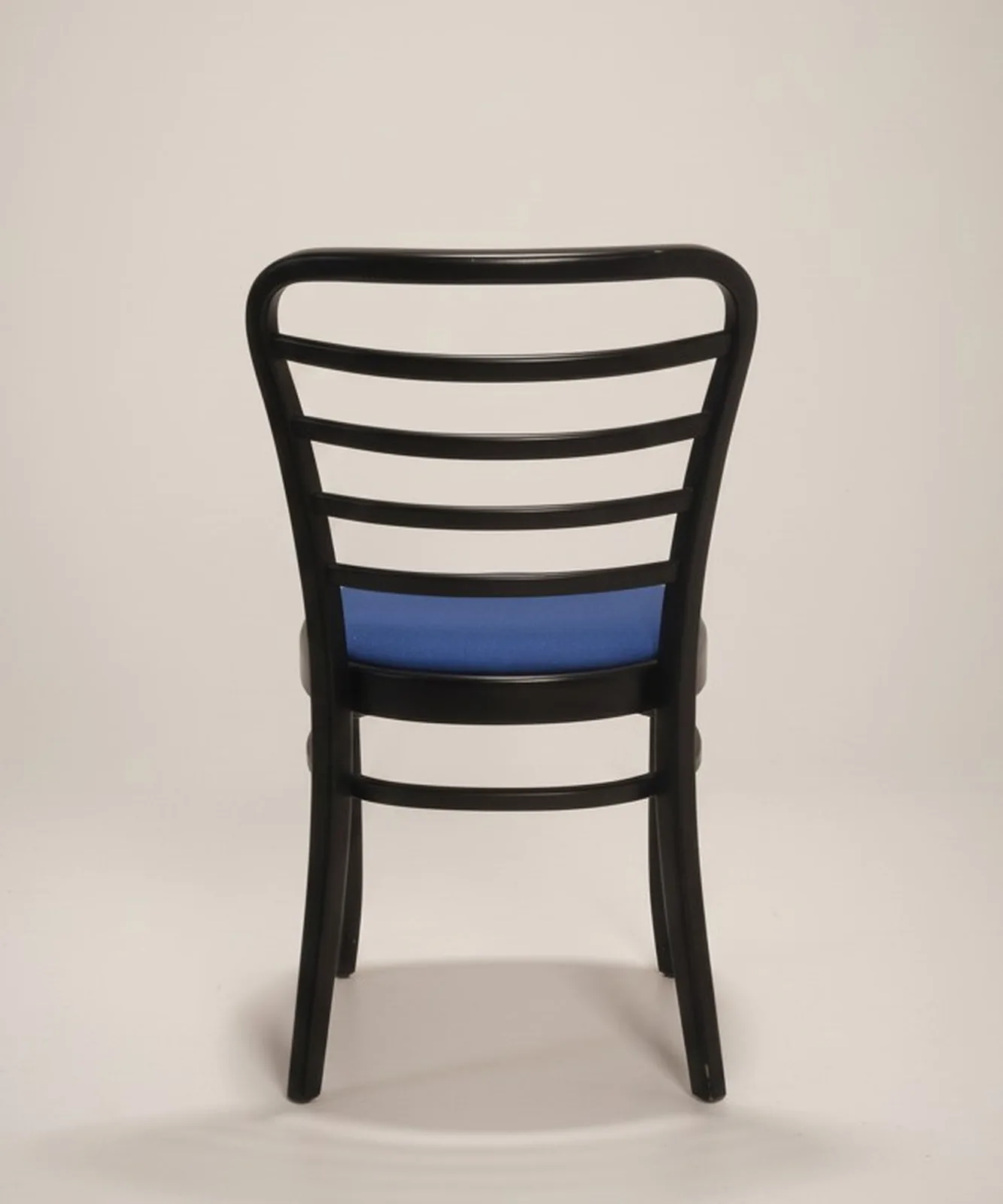 Thonet Bistrostuhl mit Leiterlehne und blauem Polster Ansicht 3