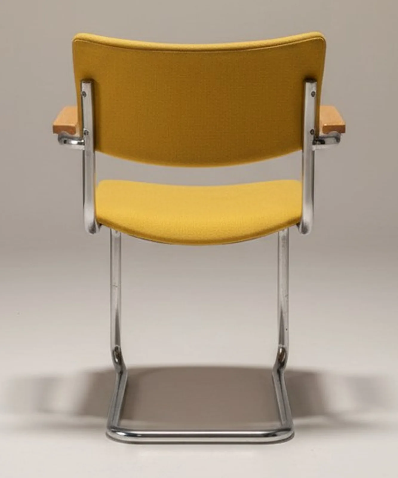 Thonet S 43 F Freischwinger-Armlehnstuhl, gelb Ansicht 4