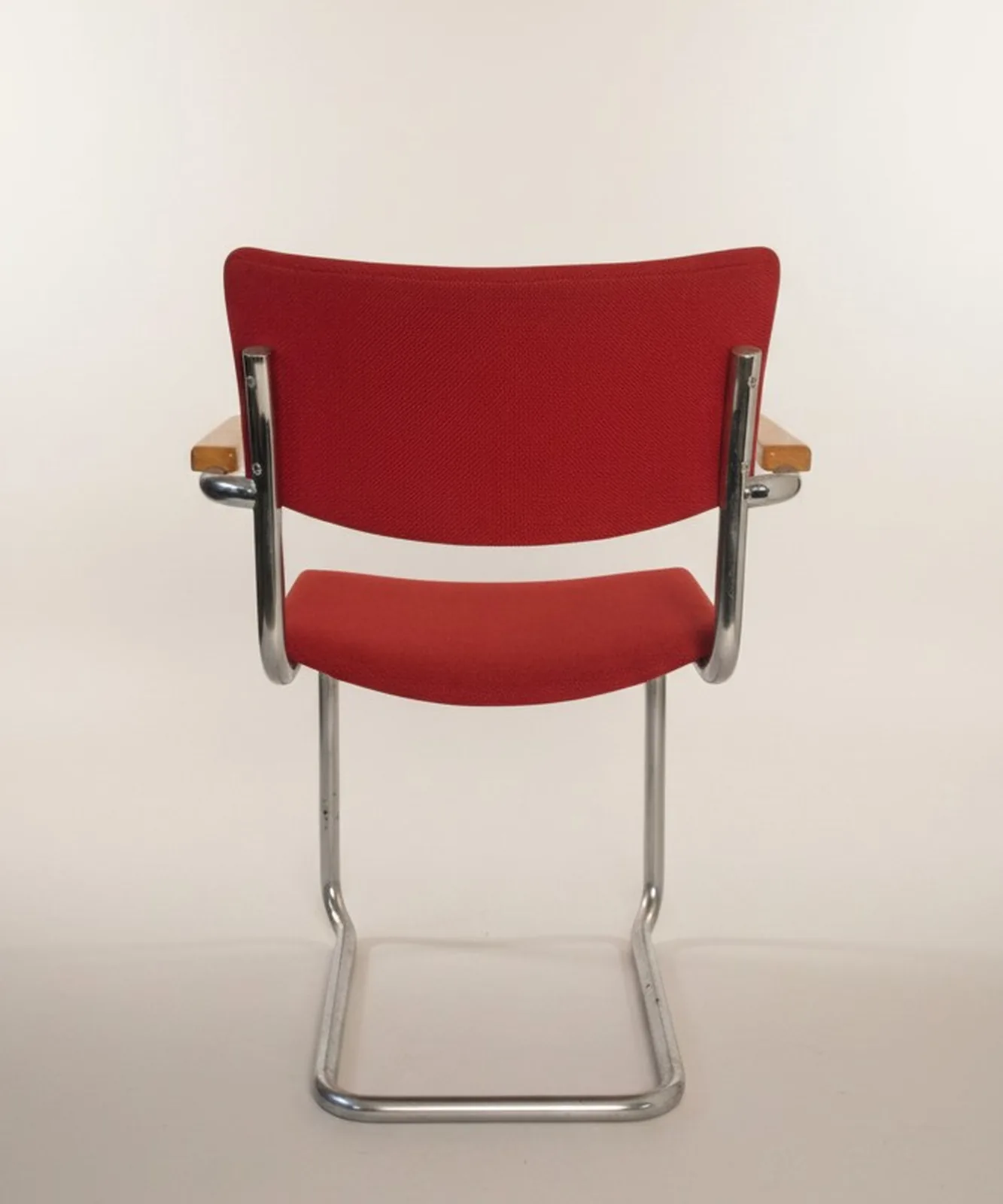 Thonet S 43 F Freischwinger-Armlehnstuhl, rot Ansicht 4