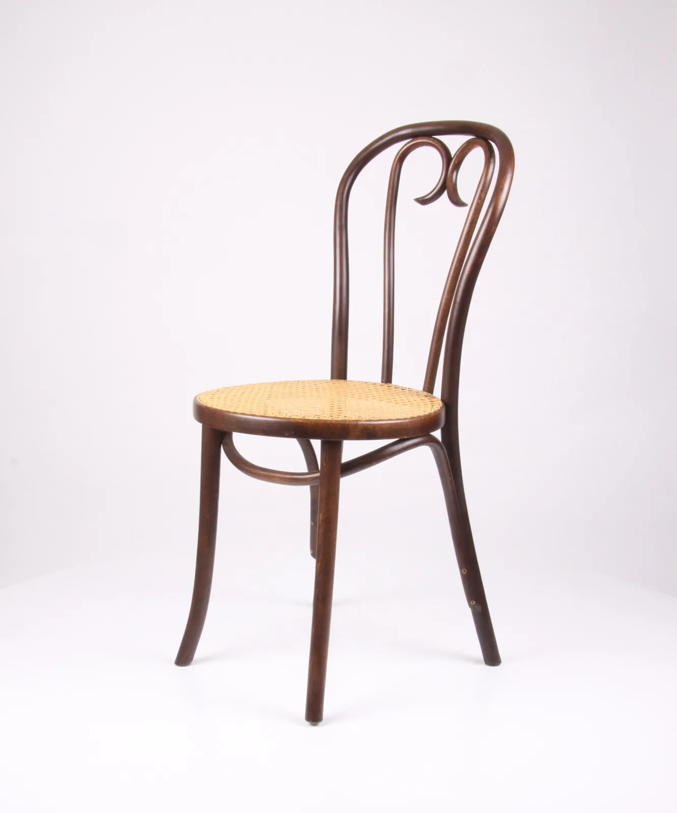 Bugholzstuhl mit Volutenschnörkel-Rücken und Geflecht Ansicht 2