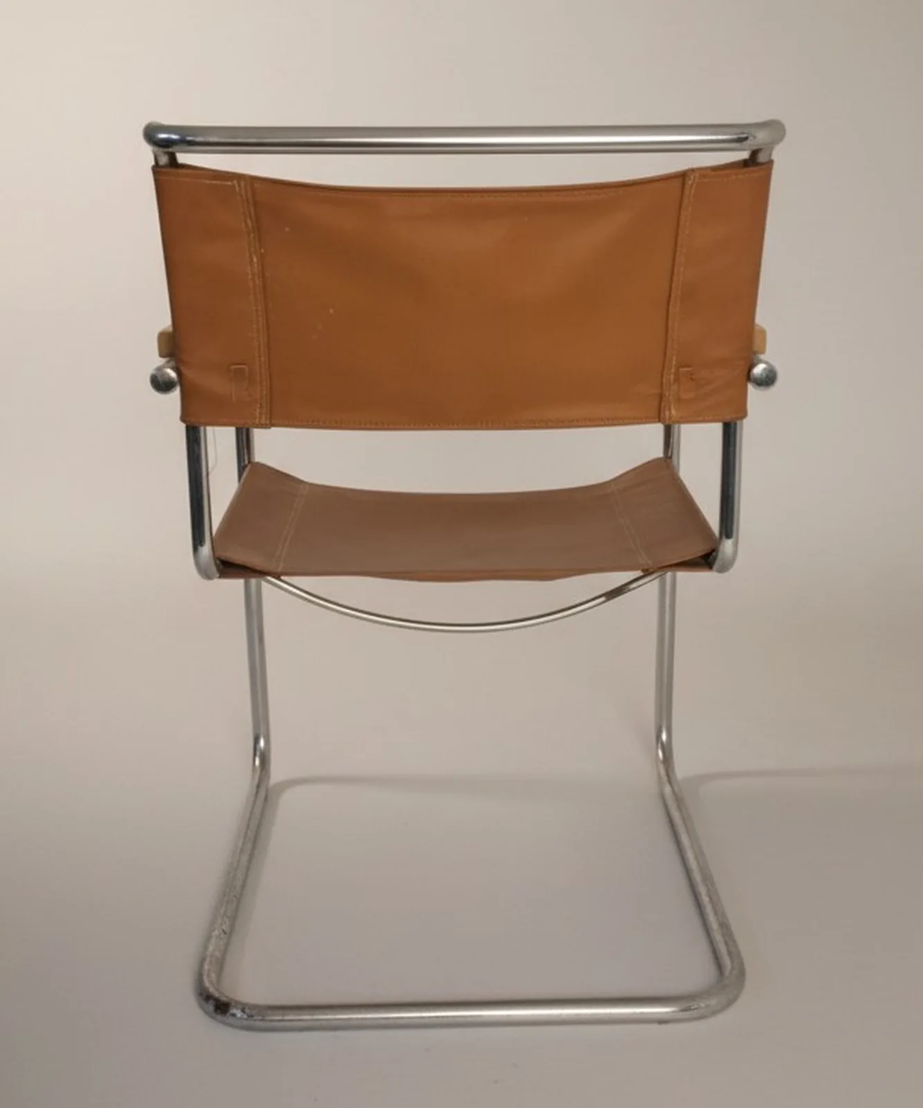 Leder-Freischwinger mit Holzarmlehnen Ansicht 4