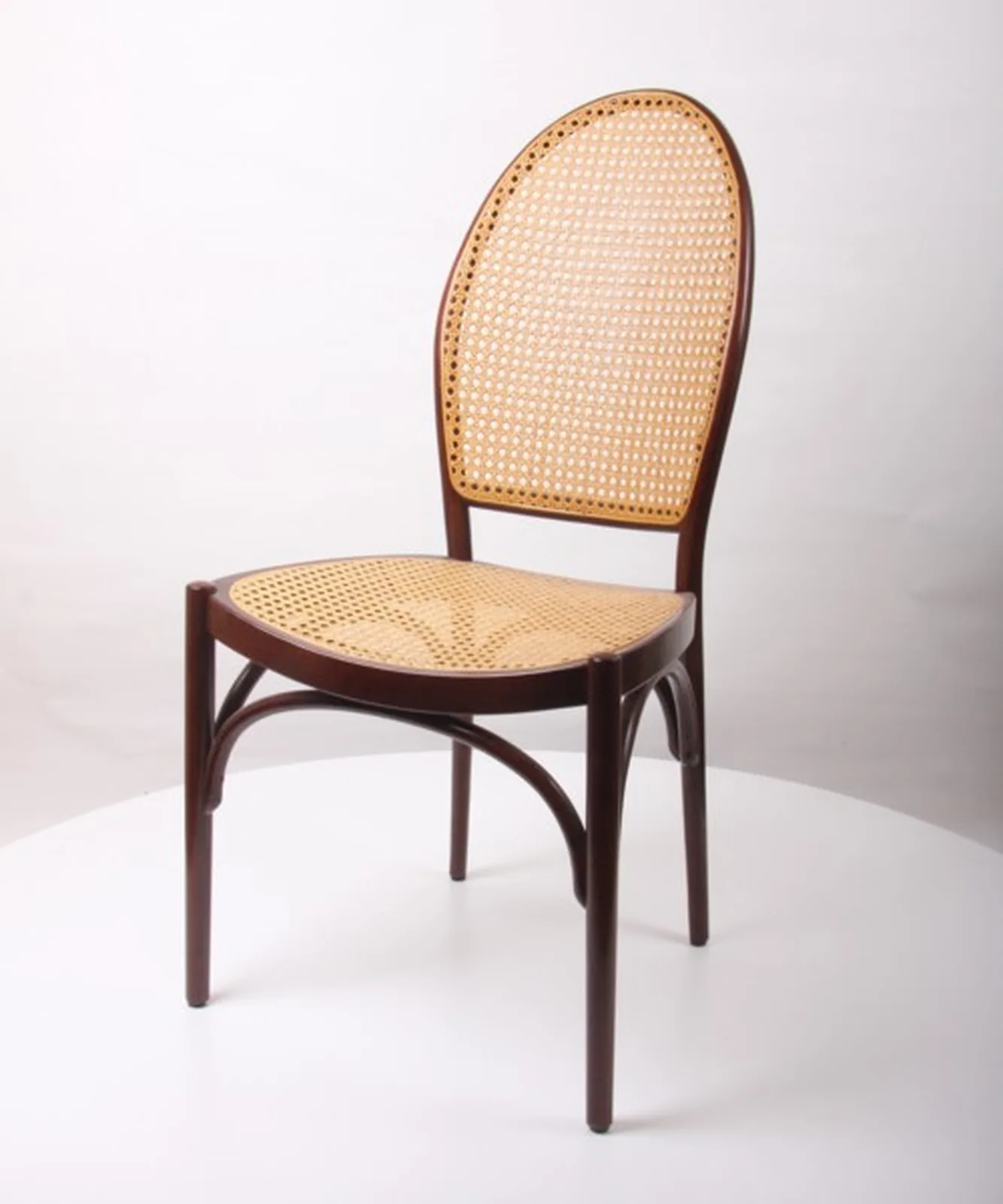 Thonet Bugholzstuhl mit hoher Geflechtlehne